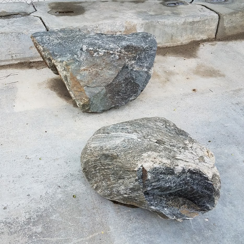 https://maple85.com/wp-content/uploads/2017/10/Black-Granite-boulder.jpg